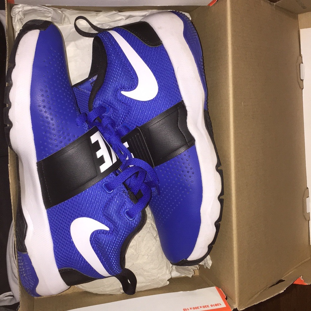 Nike Hustle D8